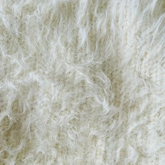 PRETTY LITTLE THING |Off White Fuzzy Knit Oversized Cropped V-neckSweater Size 0 - Picture 6 of 8